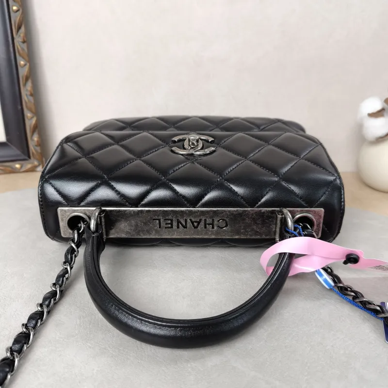 Chanel Crossbody Bag Trendy CC Black Lambskin Small25 × 12 × 17 cm — detail view 7 of 23