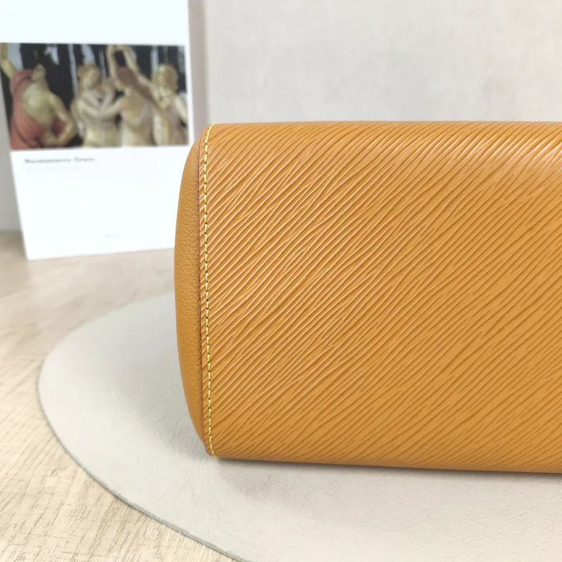 Louis Vuitton Crossbody Bag Marelle Tote Top Handle Bag Epi Embossed Calfskin Medium 30 × 13 × 21 cm — detail view 3 of 12