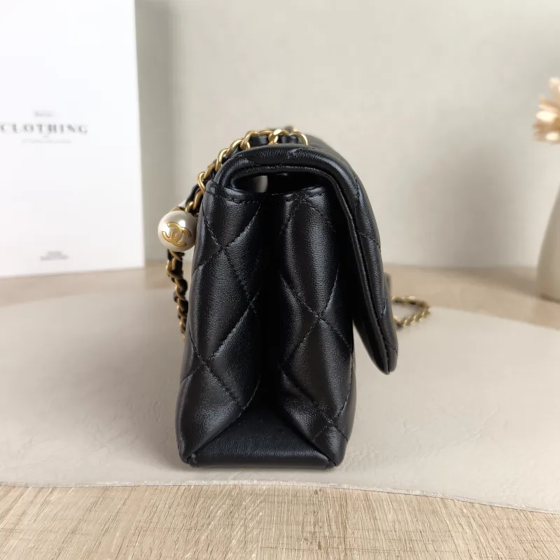 Chanel Crossbody Bag Pearl Black Lambskin Mini 19 × 7 × 13 cm — detail view 8 of 12