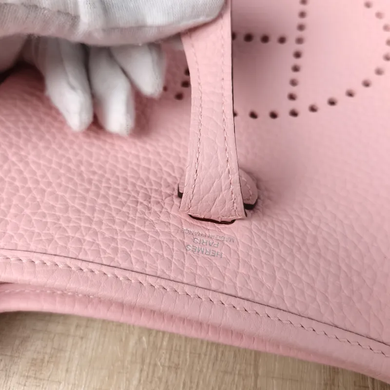 Hermès Crossbody Bag Evelyne Mini 16 Mini 16 TC Calfskinmini17 × 5.5 × 18 cm — detail view 4 of 12