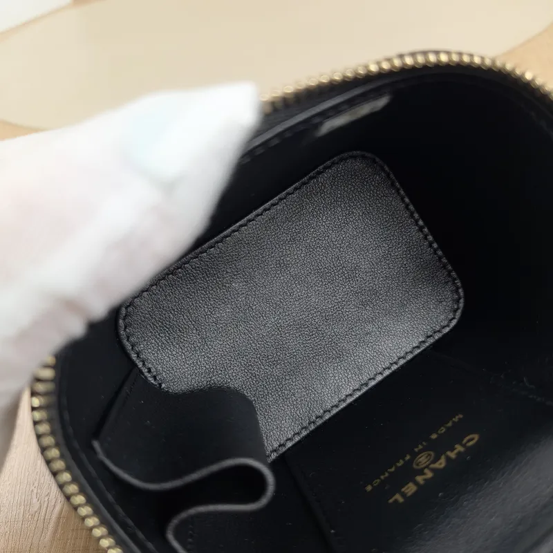 Chanel Crossbody Bag Edition Black Lambskin One Size11 × 7 × 9 cm — detail view 7 of 13