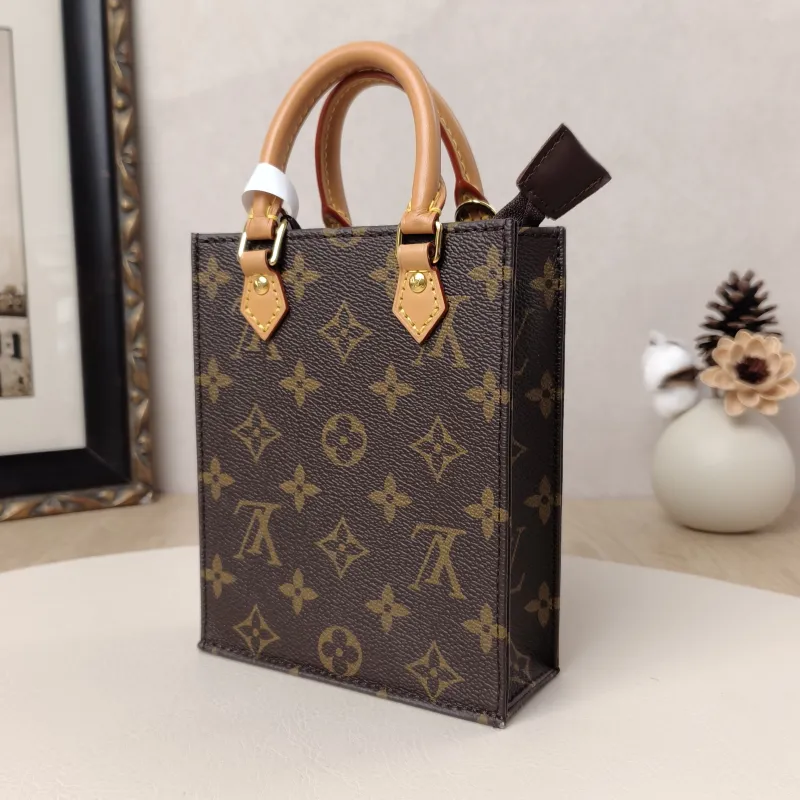 Louis Vuitton Crossbody Bag PETIT SAC PLAT Mini Monogram PV Cmini14 × 5 × 17 cm — cover view 2 of 9