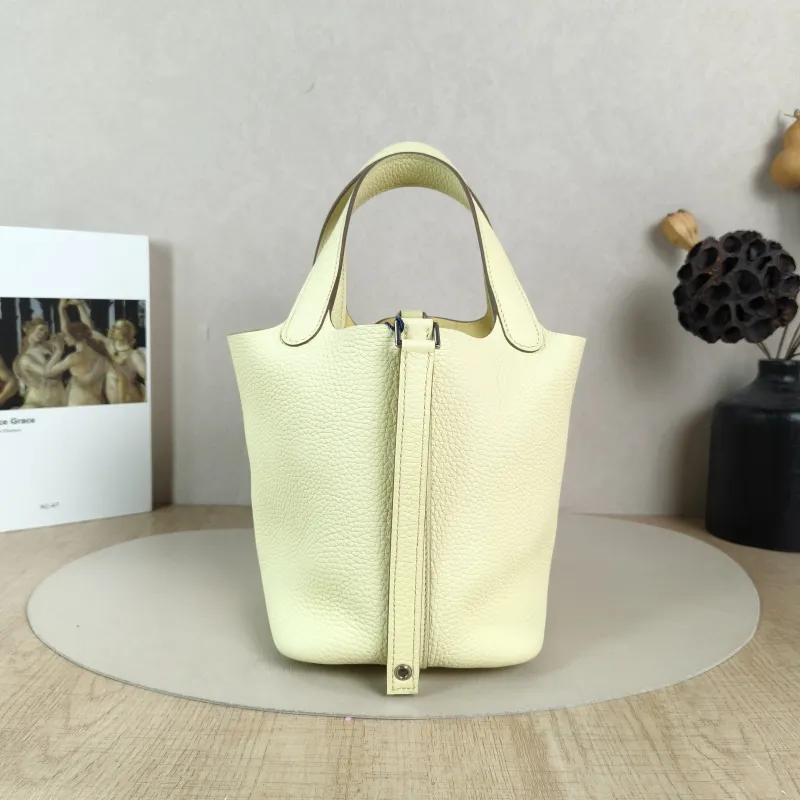 Hermès Top Handle Bag Picotin Lock 18 18 Taurillon Clemence TC Calfskin Small18 × 13 × 18 cm