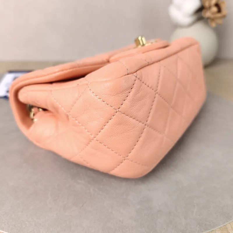 Chanel Crossbody Bag Pink Lambskin One Size 17 × 8 × 13.5 cm — detail view 1 of 12