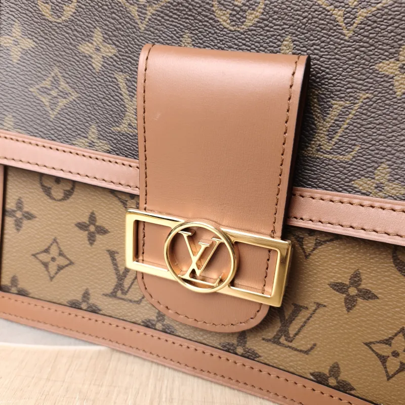 Louis Vuitton Crossbody Bag Dauphine Monogram PVC Medium 25 × 10.5 × 17 cm — detail view 9 of 15