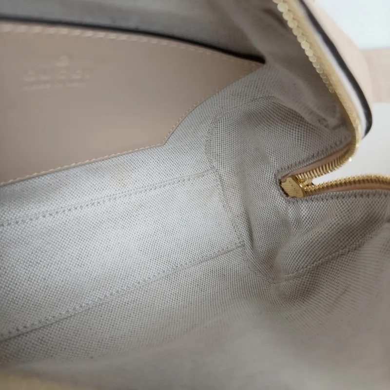 GUCCI Crossbody Bag GG matelasse Taupe Calfskin Mini 19 × 11 × 13 cm — detail view 8 of 10