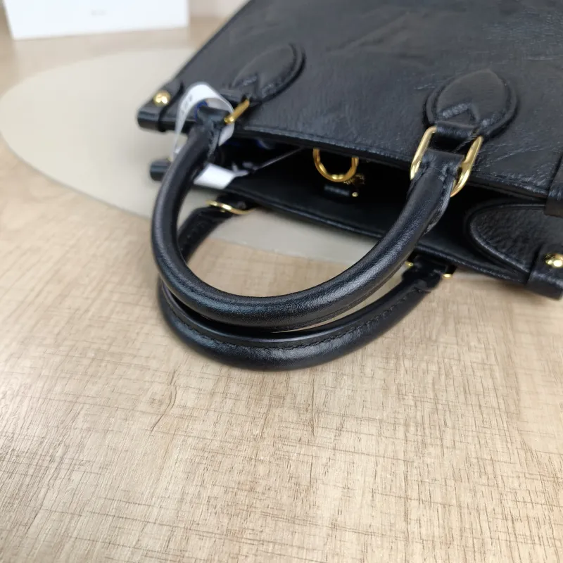Louis Vuitton Crossbody Bag Onthego BB Black Empreinte Embossed Calfskin Monogram BB18 × 8.5 × 15 cm — detail view 8 of 12