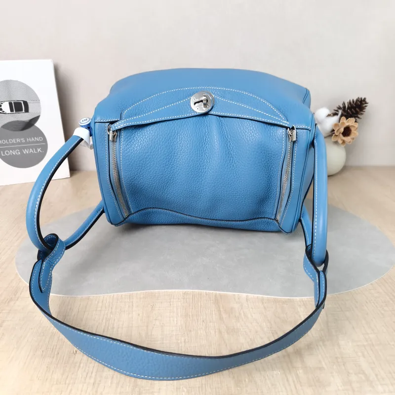Hermès Crossbody Bag Lindy 3075 Taurillon Clemence TC Calfskin30 × 15 × 19 cm — detail view 6 of 14
