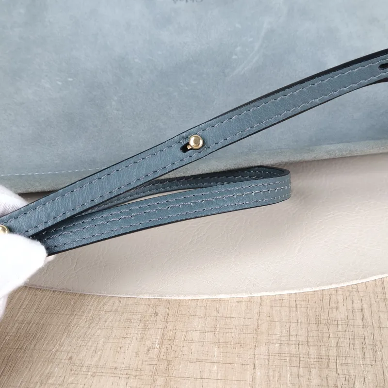 Chloé Shoulder Bag faye Crossbody Bag Grey Suede One Size 32 × 2 × 21.5 cm — detail view 8 of 12