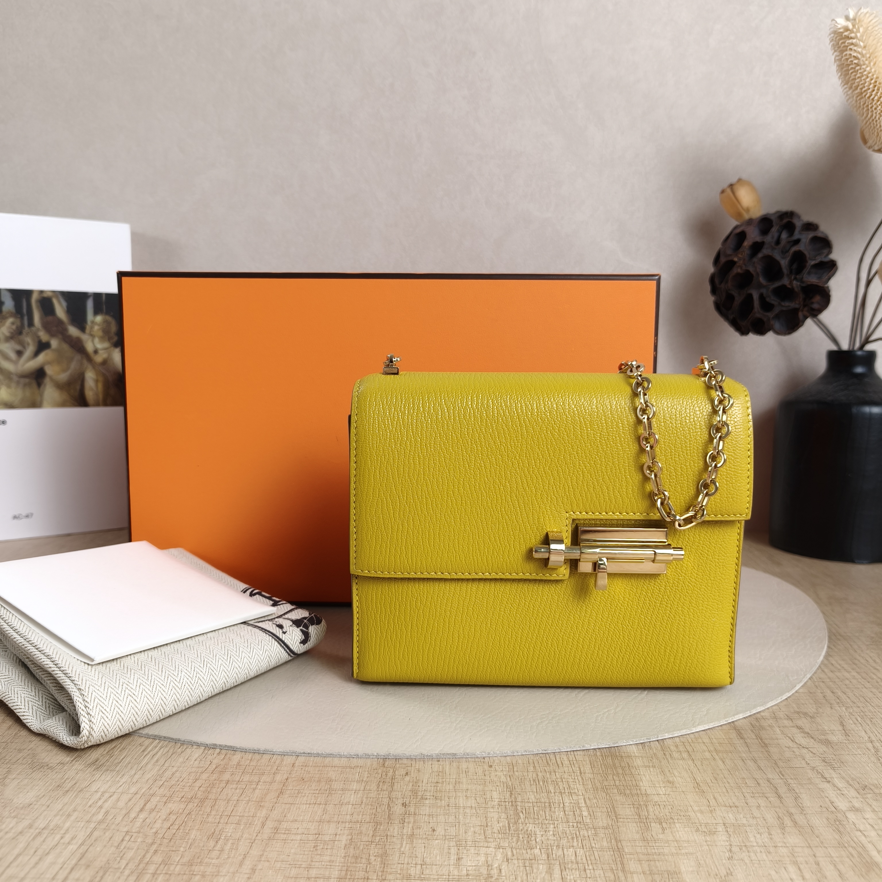 Hermès Crossbody Bag Verrou Chaine 2P Lambskinmini17 × 4.2 × 14 cm — cover view 4 of 10