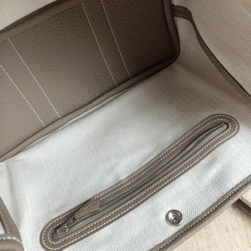 Hermès Top Handle Bag Garden Party 30 30 Negonda Calfskin Medium 30 × 13 × 21 cm G — detail view 9 of 9