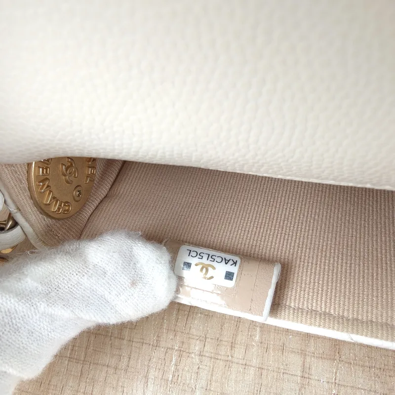 Chanel Crossbody Bag Crossbody Bag White Gold Grained Calfskin One Size 17 × 3 × 9.5 cm — detail view 3 of 11
