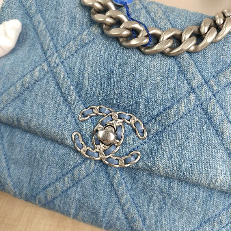 Chanel Crossbody Bag22p 19bag Small26 × 9 × 16 cm — detail view 10 of 15