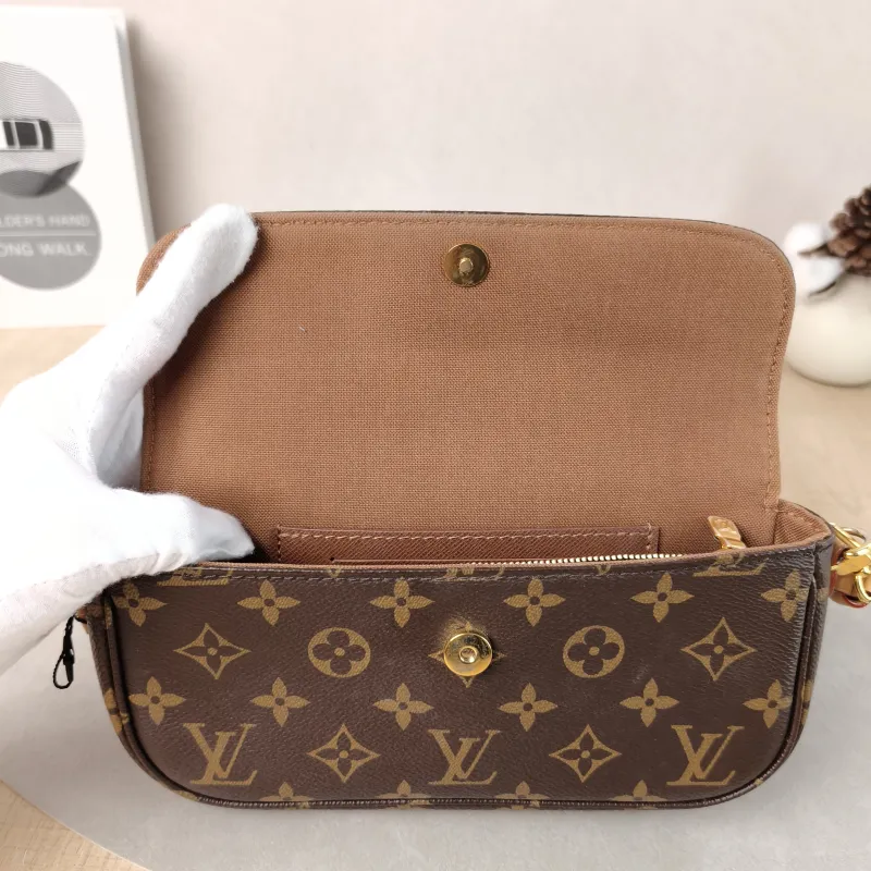 Louis Vuitton Crossbody Bag IVY Monogram PVC Small23.5 × 4.3 × 12 cm — detail view 6 of 13