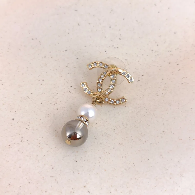 Chanel Earrings c Pearl Earrings Gold · One Size — cover view 2 of 6