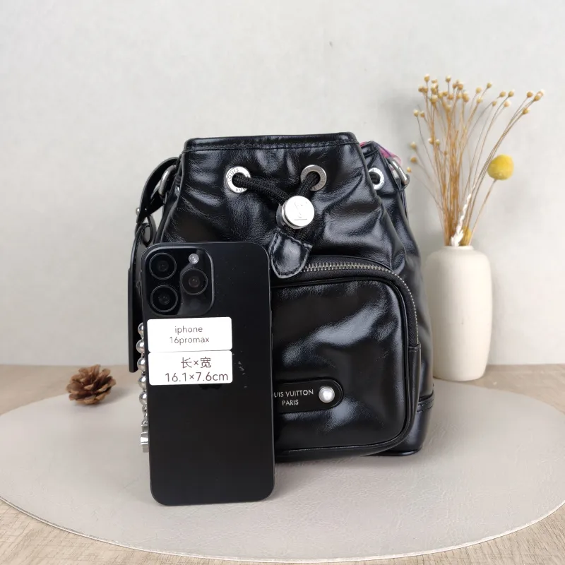 Louis Vuitton Shoulder Bag NOÉ CARGO Bucket Bag Black Calfskin Small 22 × 16 × 24 cm — cover view 2 of 5