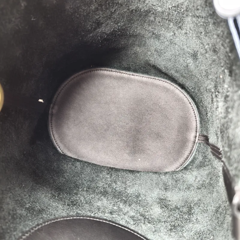Hermès Top Handle Bag In-the-Loop 23 89Black Taurillon Clemence TC Calfskin Medium 23 × 15 × 25 cm B — detail view 6 of 12