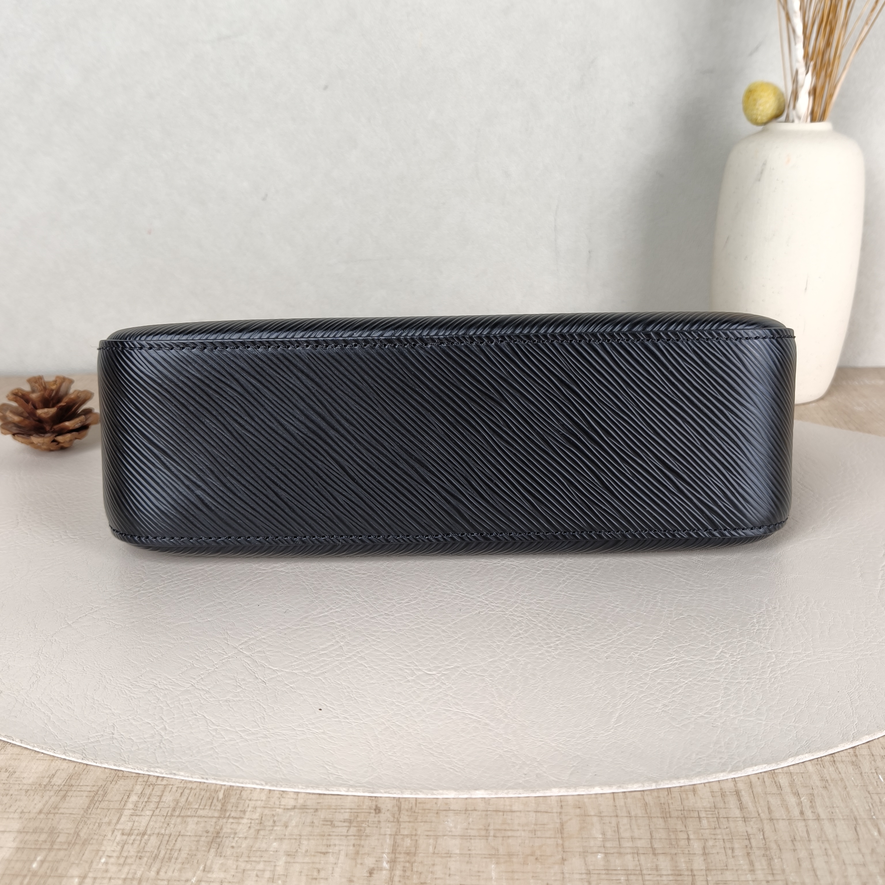 Louis Vuitton Crossbody Bag MARELLE Black Epi Embossed Calfskin Small25 × 8 × 15 cm — cover view 3 of 5