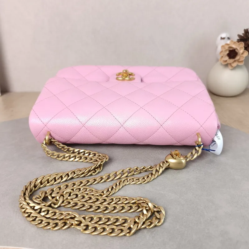 Chanel Crossbody Bag Pink Grained Calfskin One Size 24 × 8 × 17 cm — detail view 8 of 11
