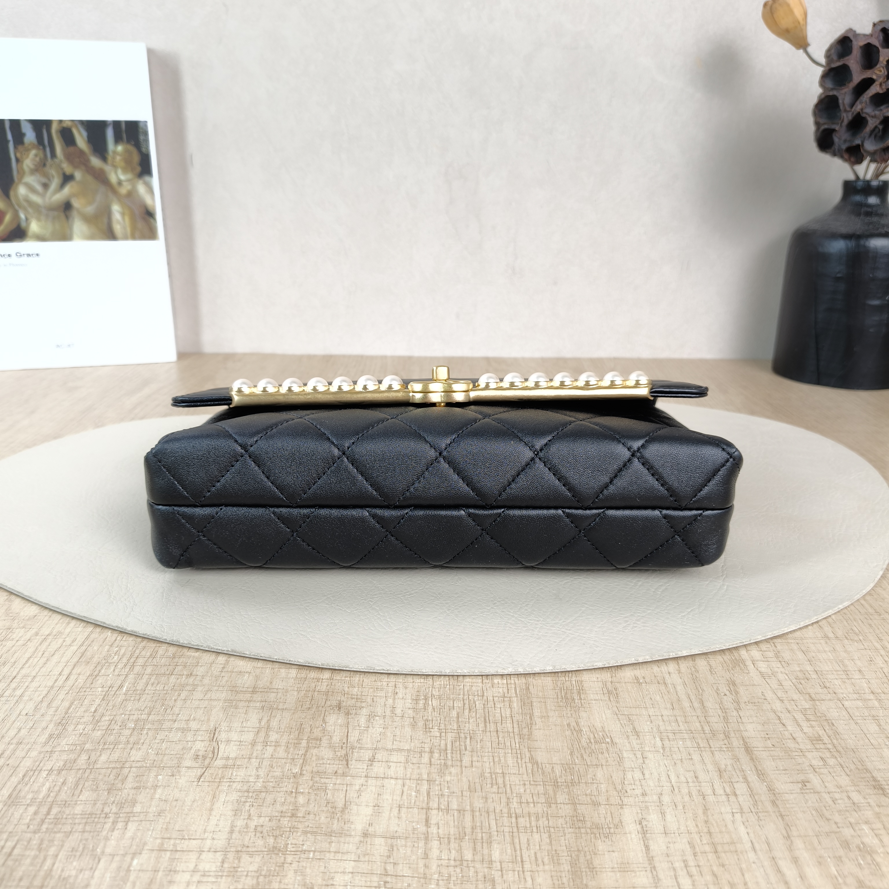 Chanel Shoulder Bag Pearl Black Calfskin One Size24 × 5 × 14 cm — cover view 2 of 5