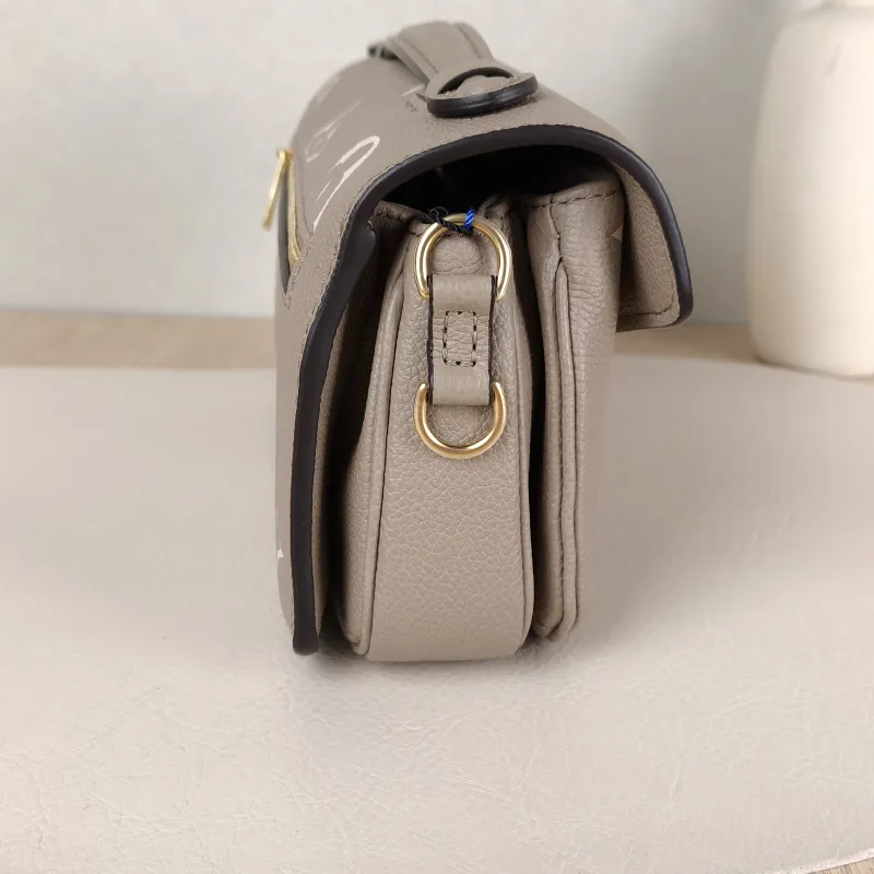 Louis Vuitton Crossbody Bag Pochette Métis East West Empreinte Embossed Calfskin Monogram Small21.5 × 6 × 13.5 cm — detail view 10 of 15