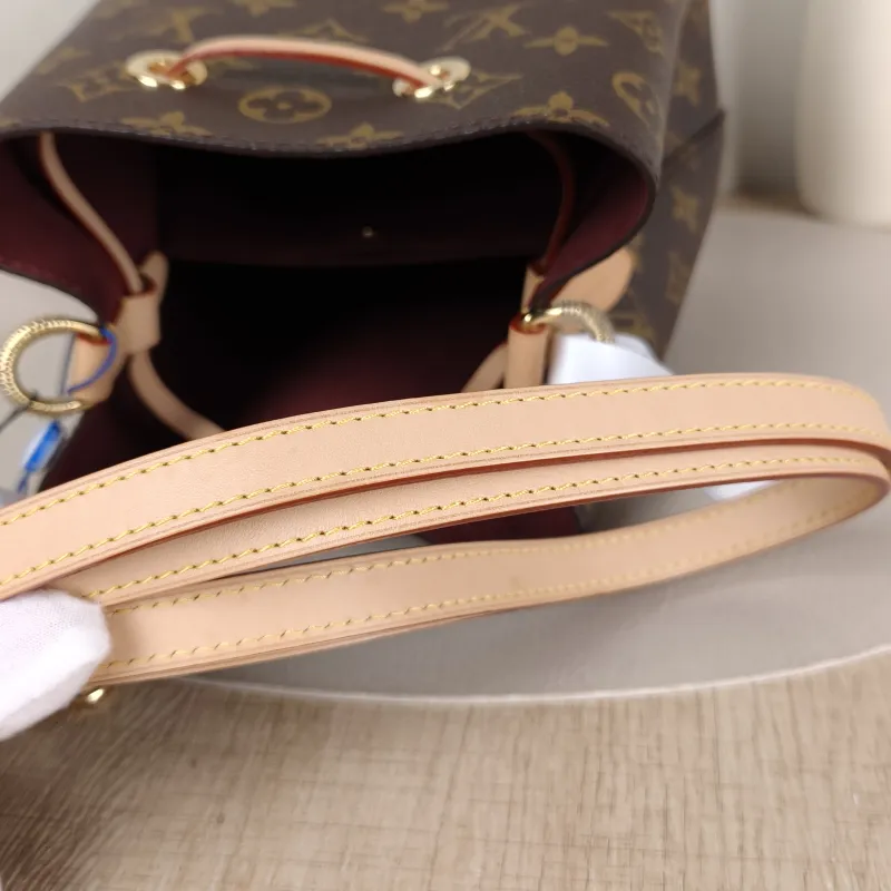 Louis Vuitton Crossbody Bag NÉONOÉ Bucket Bag BB Monogram PVC BB 20 × 13 × 20 cm — detail view 9 of 10