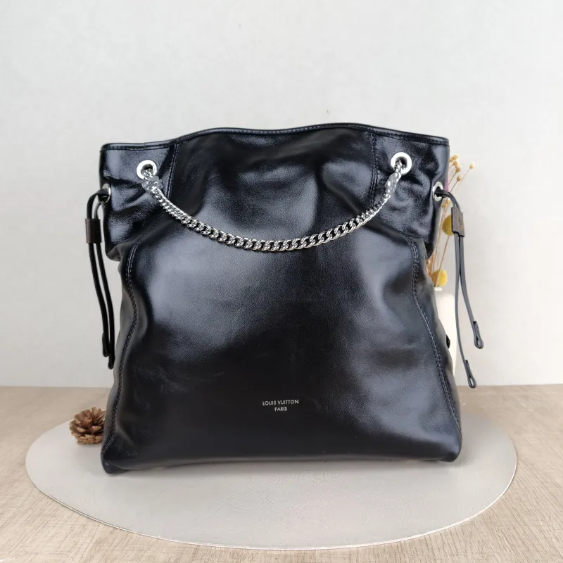Louis Vuitton Shoulder Bag Off Duty Vibe Chain Bag Black SL ambskin Medium 33 × 11.5 × 24 cm