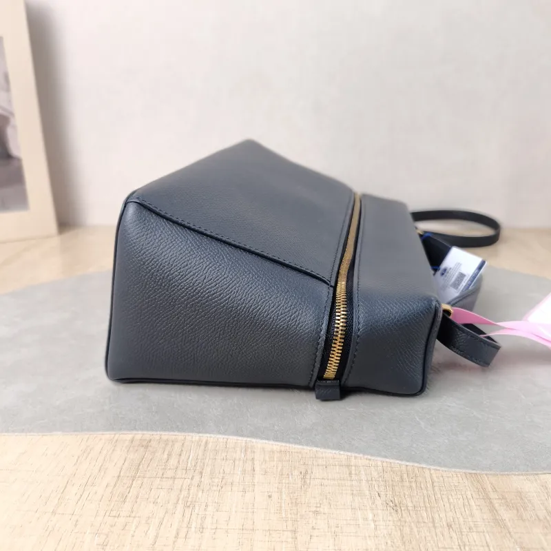 Loro Piana Crossbody Bag Extra Bag L27 Grey Calfskin One Size 27 × 10 × 16 cm — detail view 6 of 14