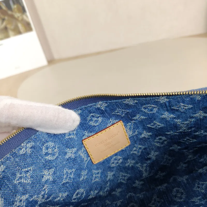 Louis Vuitton Shoulder Bag Pochette Accessories Cargo One Size 23.5 × 3 × 14 cm — detail view 6 of 11