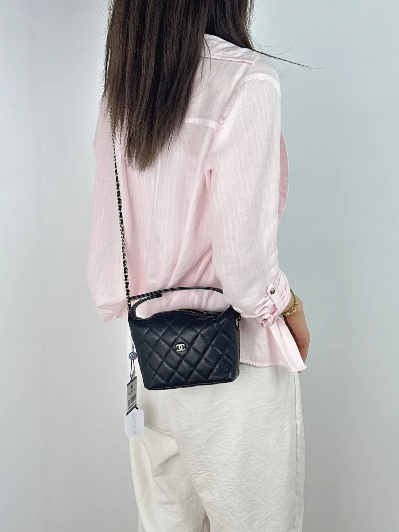 Chanel Crossbody Bag25c Vanity Case Bag Black Grained Calfskin One Size16 × 6 × 13 cm — on-model view 1 of 3