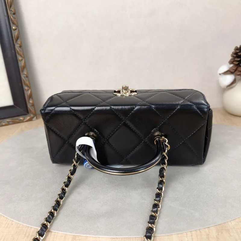 Chanel Crossbody Bag23k Box Bag Black CC alfskin22 × 9 × 10.5 cm — detail view 14 of 17