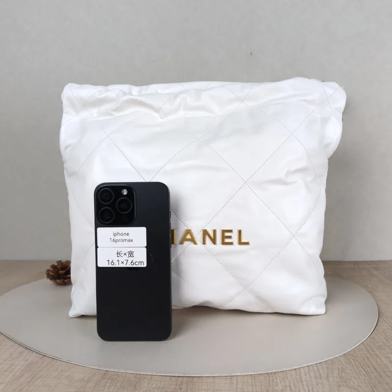 Chanel Shoulder Bag22Bag White CC alfskin Small35 × 7 × 37 cm — cover view 3 of 6