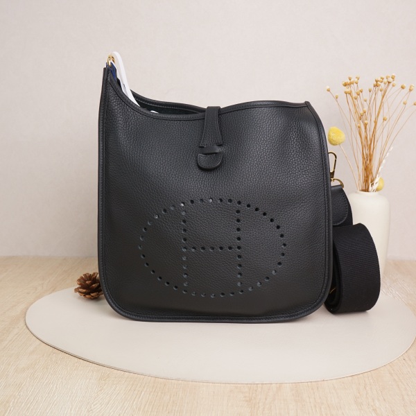 Hermès 29W Black with Gold-Tone Hardware Calfskin · Dust Bag Shoulder Strap · 29 × 8 × 30 cm