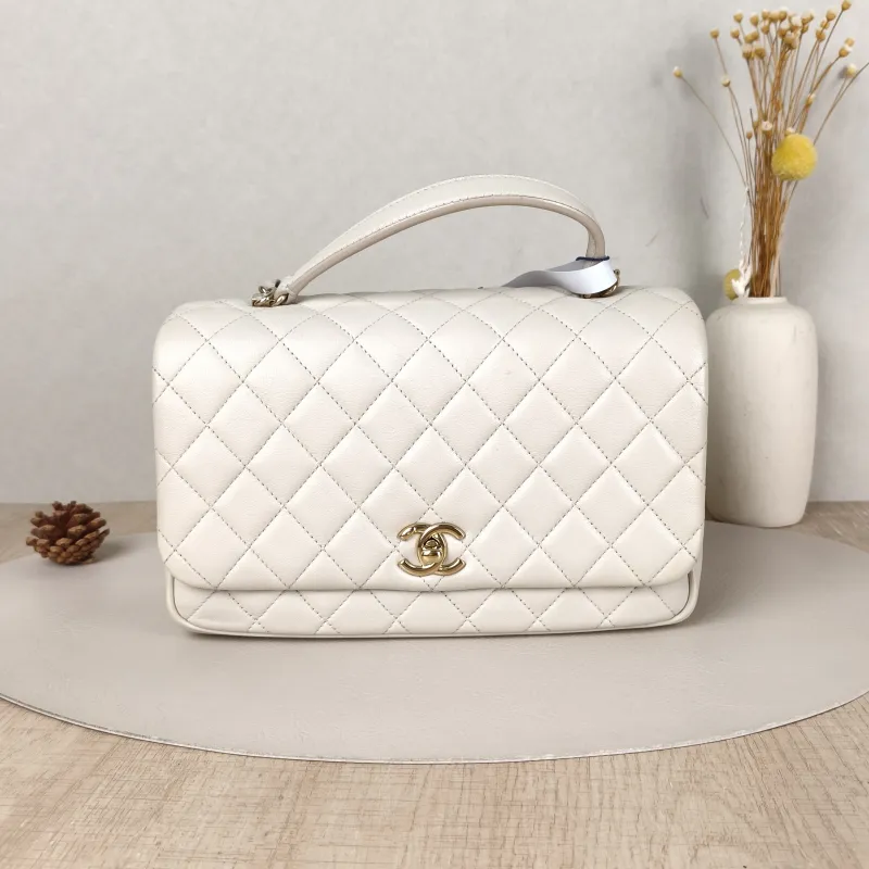 Chanel Crossbody Bag Messenger Bag White Lambskin One Size24 × 7 × 15 cm