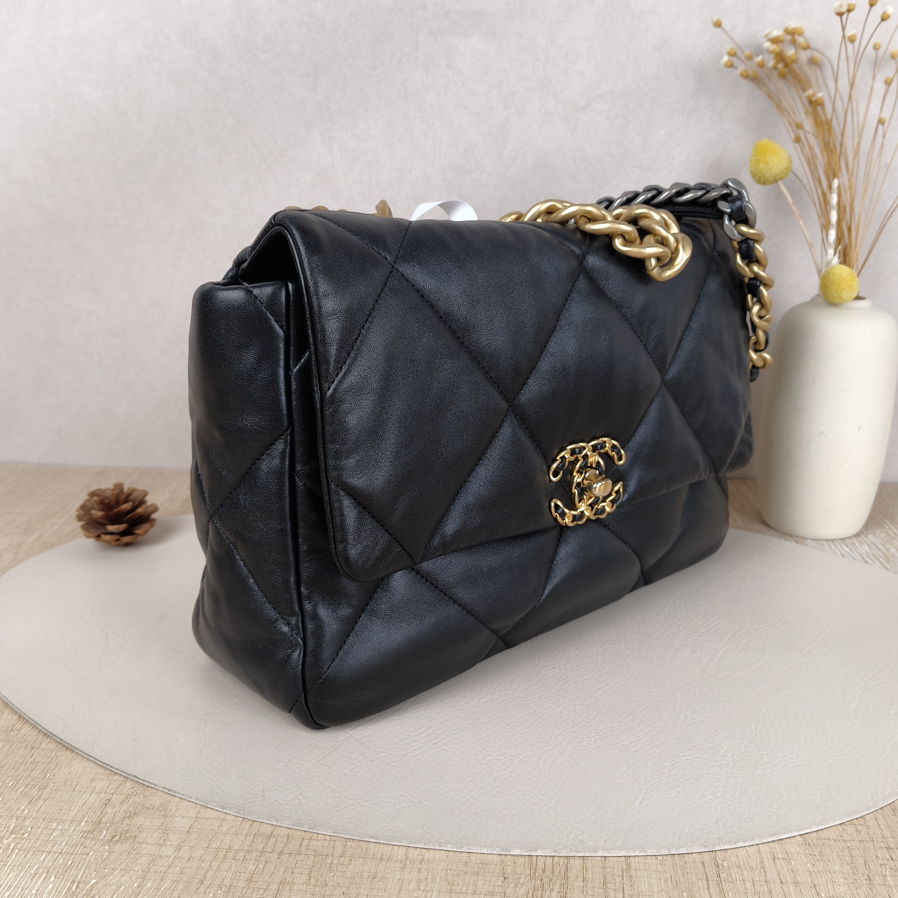 Chanel 19bag Medium Black with Gold-Tone Hardware Lambskin31 · Dust Bag · Box · 30 × 10 × 20 cm — cover view 4 of 10