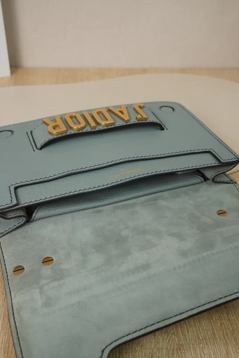DIOR Chain Bag Calfskin17 · 25 × 6 × 16.5 cm — detail view 18 of 19