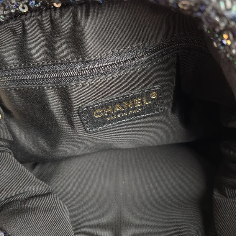 Chanel Shoulder Bag Pearl Bucket Bag Black One Size 25 × 8 × 27 cm 27 — detail view 4 of 11