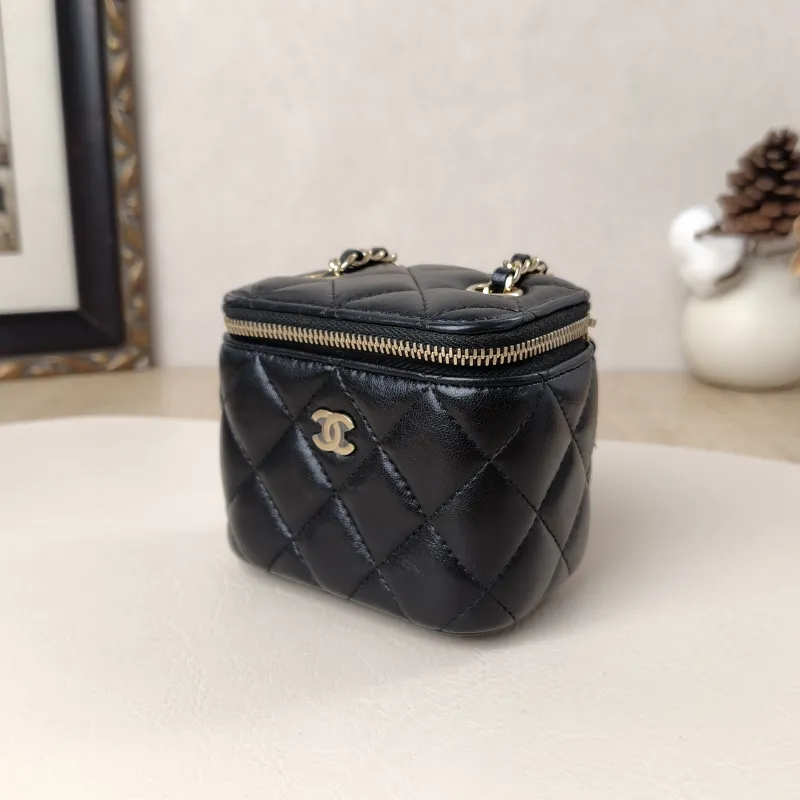 Chanel Crossbody Bag Edition Black Lambskinmini11 × 7 × 9 cm — cover view 4 of 10