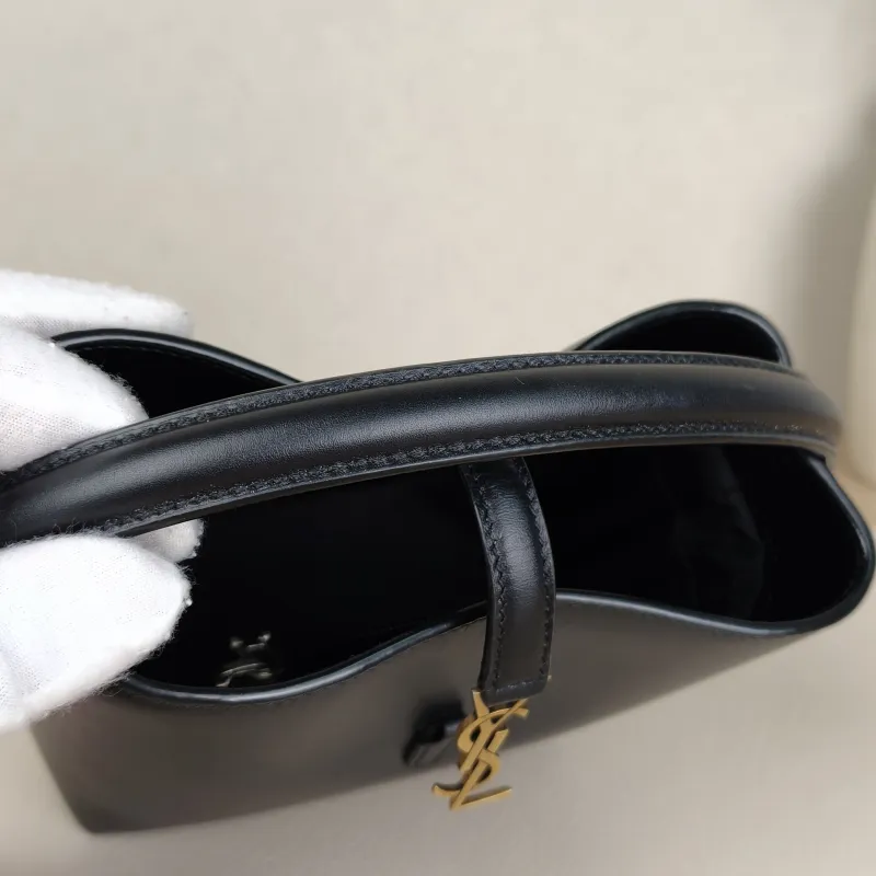 SAINT LAURENT Shoulder Bag LE 37 Black Calfskinmini13 × 6 × 15 cm — detail view 3 of 12