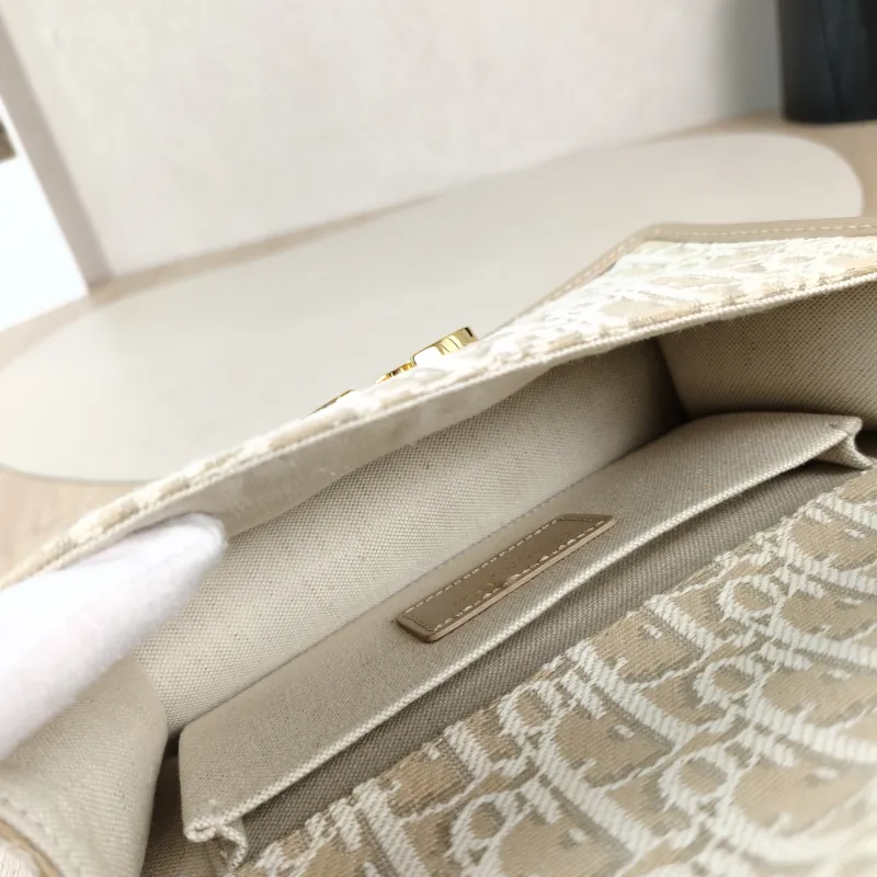 DIOR Crossbody Bag30 Montaigne East-West 30 Canvas Small21 × 6 × 12 cm — detail view 2 of 12