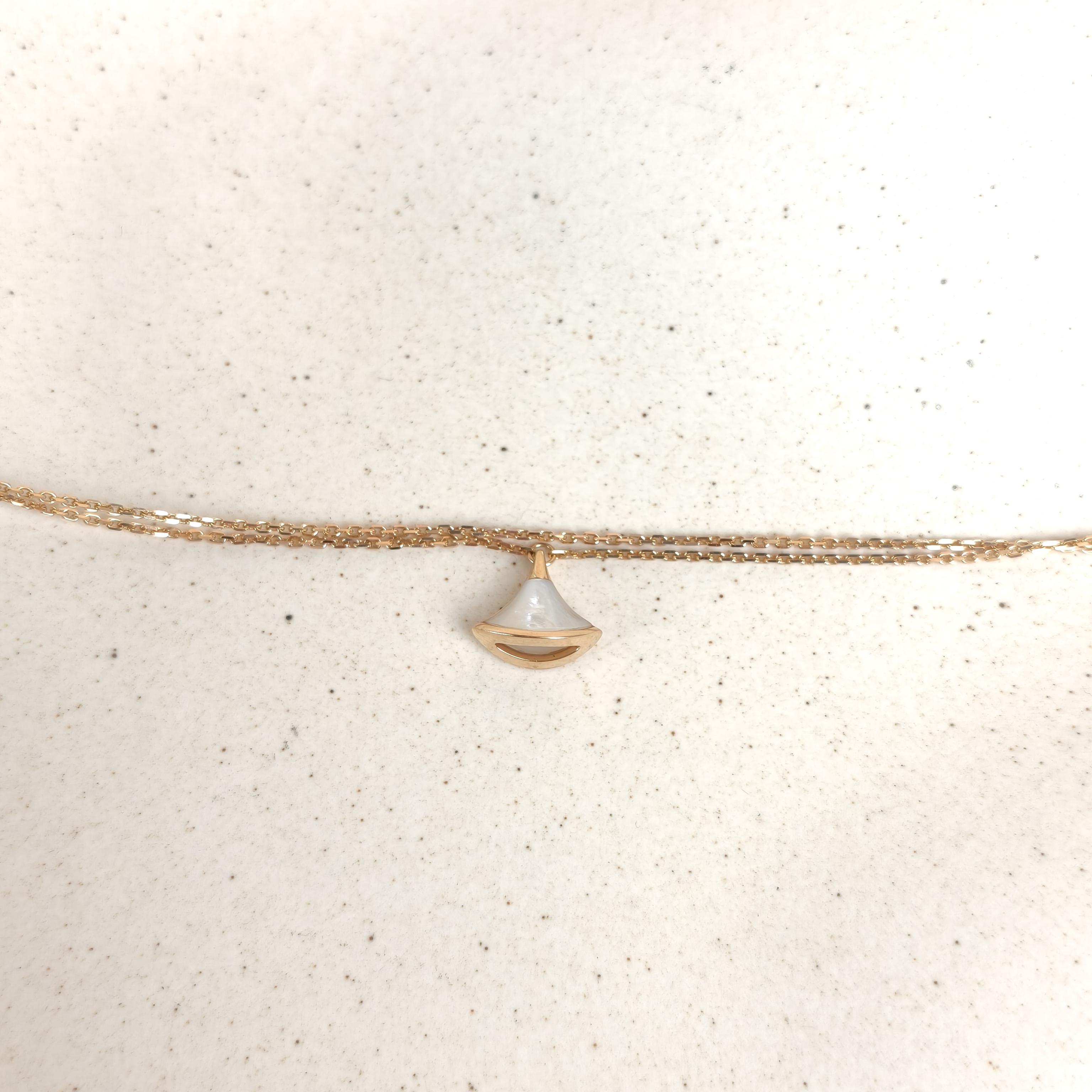 Bvlgari Bracelet DIVAS’ DREAM Collection White Mother-of-Pearl Bracelet Gold18k Pearl One Size17-19 — cover view 7 of 8