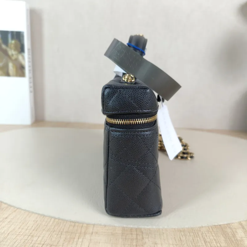Chanel Crossbody Bag lp Black Grained Calfskin One Size19.5 × 5 × 17 cm — detail view 8 of 13