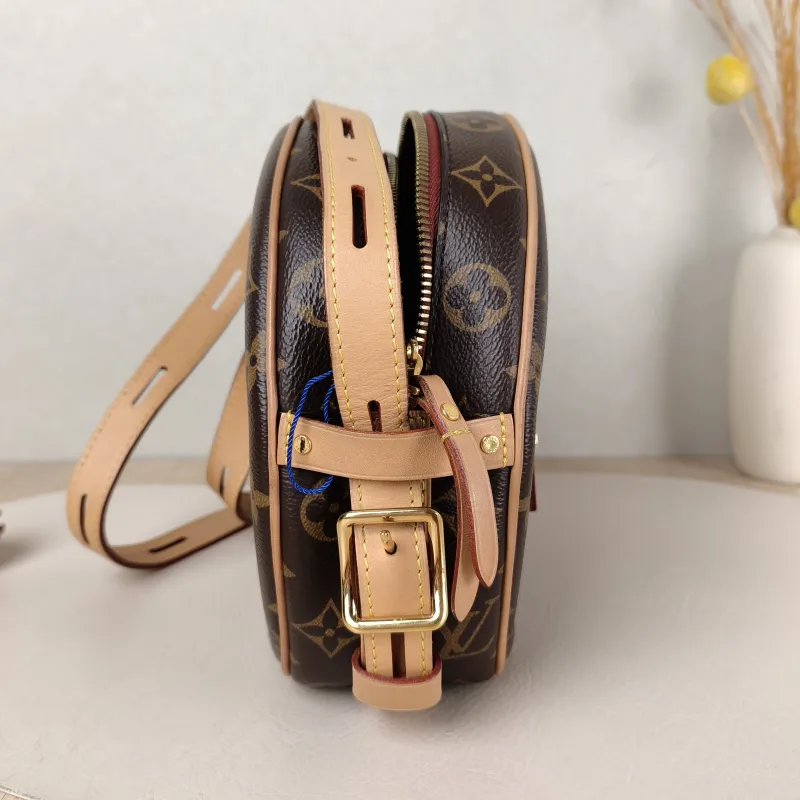 Louis Vuitton Crossbody Bag BOITE CHAPEAU SOUPLE Monogram PVC Large 20 × 8 × 22.5 cm — detail view 4 of 11