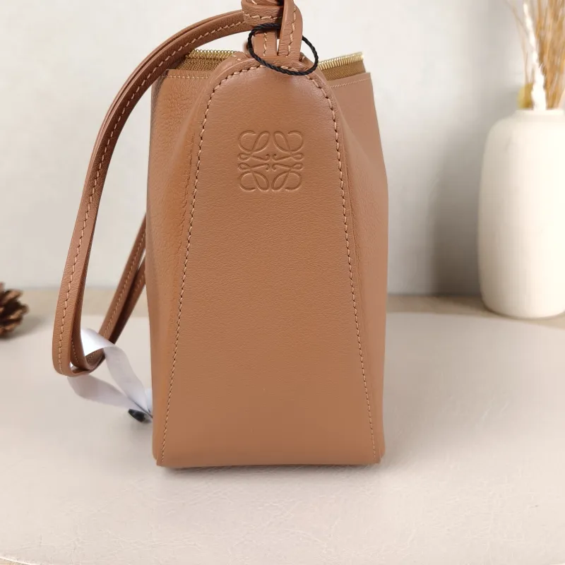 LOEWE Shoulder Bag Calfskinmini28 × 9.5 × 17 cm — detail view 7 of 12