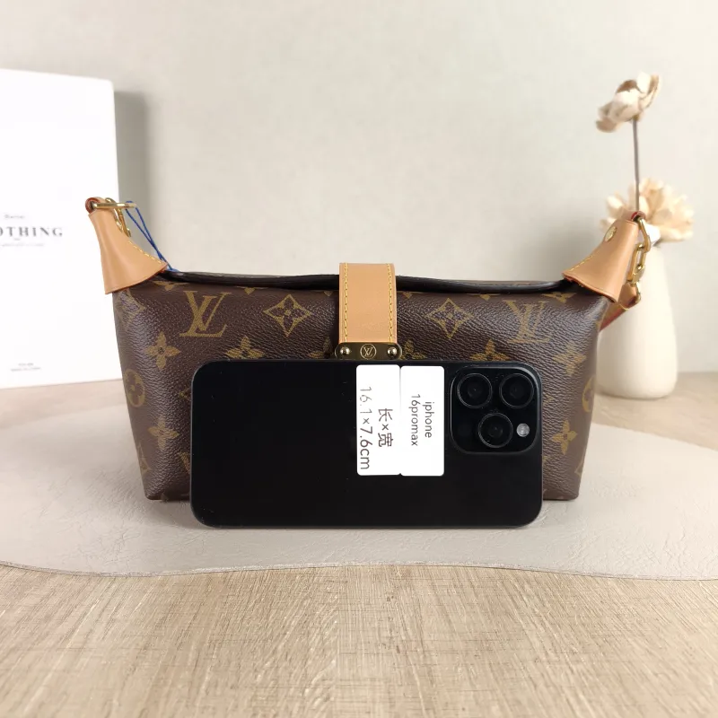 Louis Vuitton Shoulder Bag Pochette Mia Monogram PVC One Size 22 × 8 × 14.5 cm — cover view 6 of 6