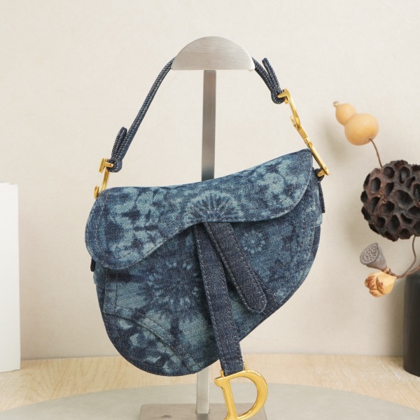 DIOR Saddle Mini Blue Edition · 19 × 6 × 15 cm