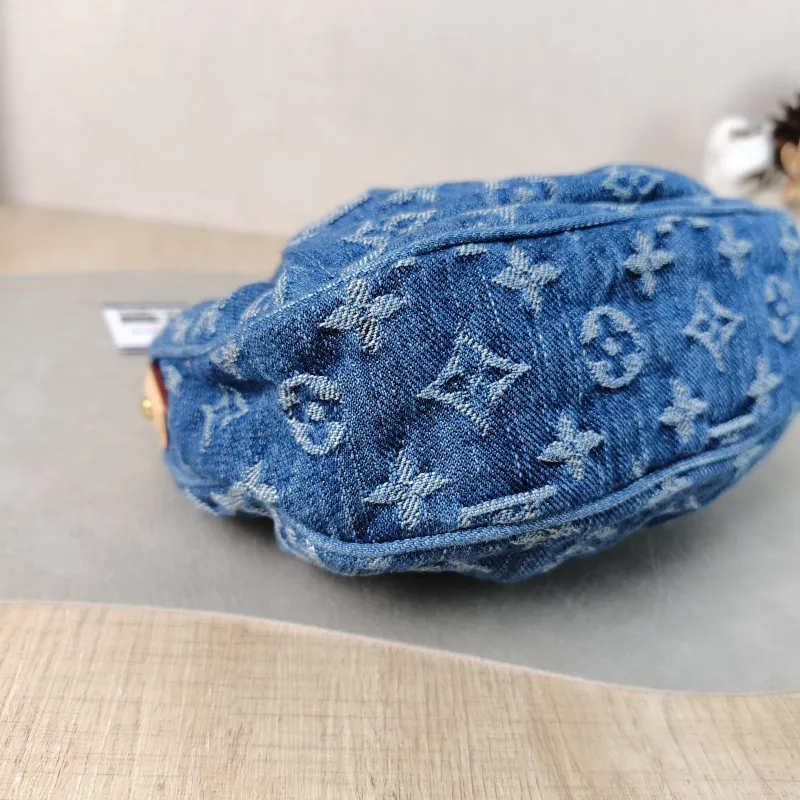 Louis Vuitton Shoulder Bag Pochette Valley Blue One Size 21 × 7 × 15 cm — detail view 5 of 12