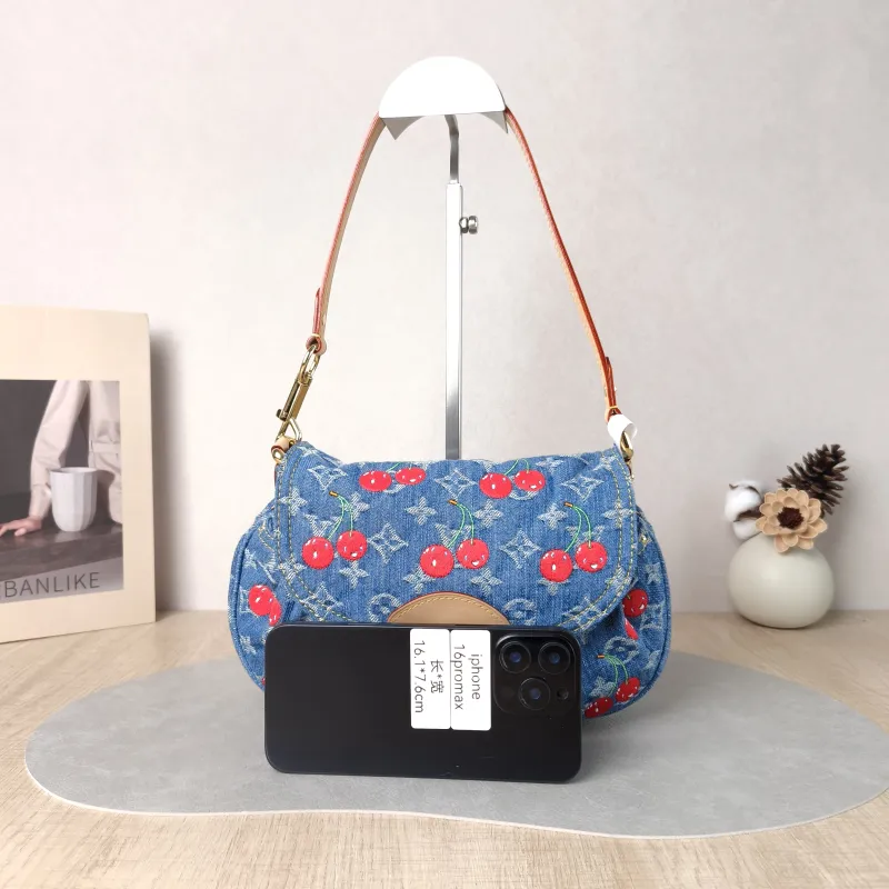 Louis Vuitton Shoulder Bag Sunset Blue · One Size 27 × 3 × 18 cm — cover view 4 of 5