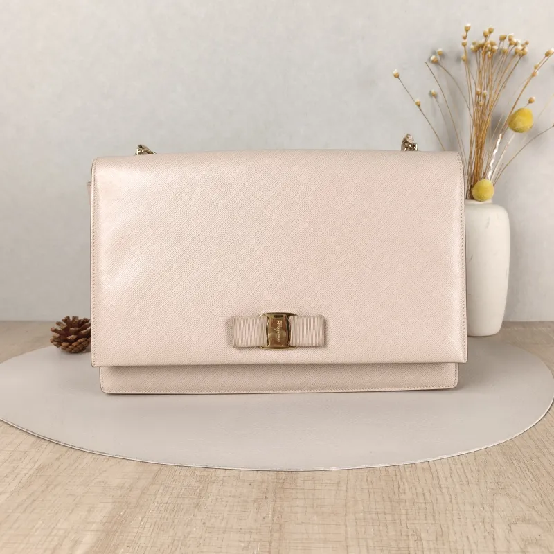 FERRAGAMO Crossbody Bag Chain Bag Pink Epi Embossed Calfskin One Size29 × 4 × 19 cm