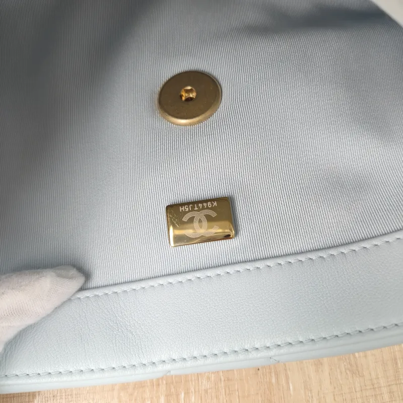 Chanel Crossbody Bag19Bag Blue SL ambskin Small26 × 9 × 16 cm — detail view 11 of 13